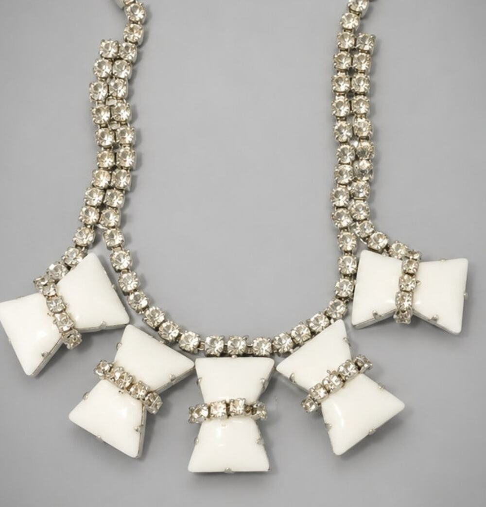 Vintage Milk Glass & Rhinestone Bib Necklace 15" Mid-Century Adjustable wh03-34